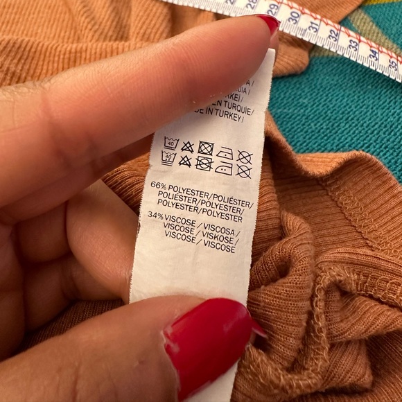 Crop Top - Picture 4 of 4